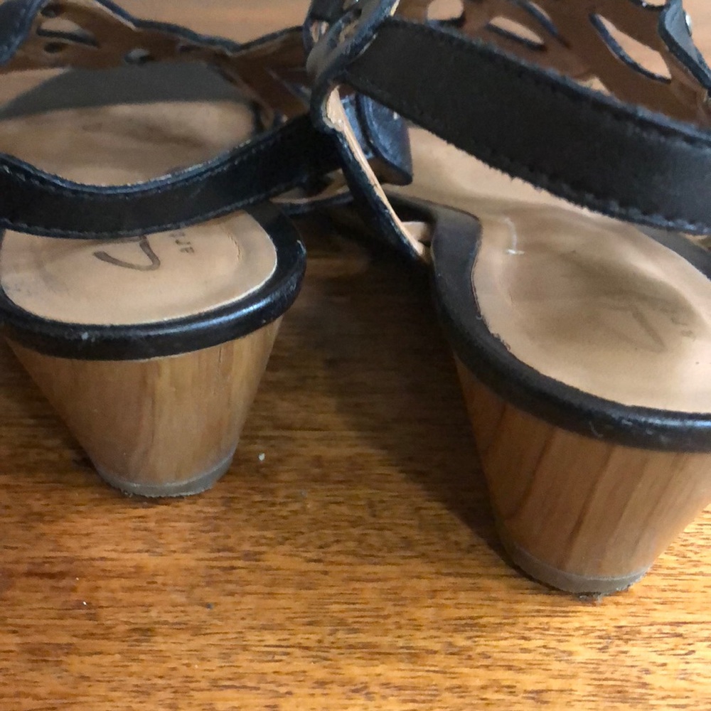 Clark’s black sandal - Picture 6 of 7